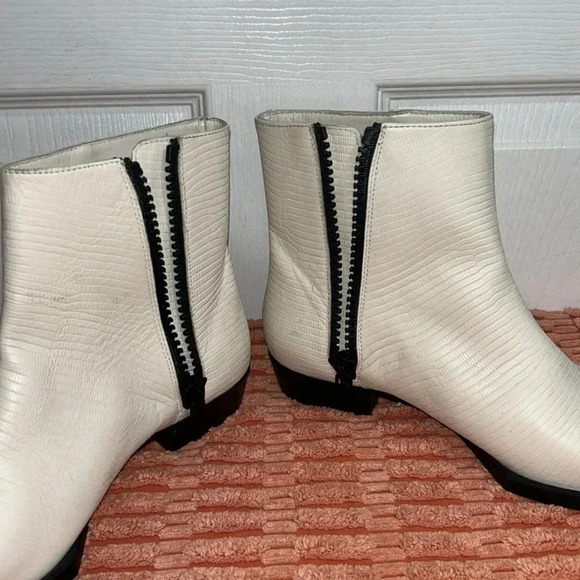 FRAME LeMaddox Lizard bootie EU 36 white boot black zipper - very sexy!  EUC - Picture 12 of 15